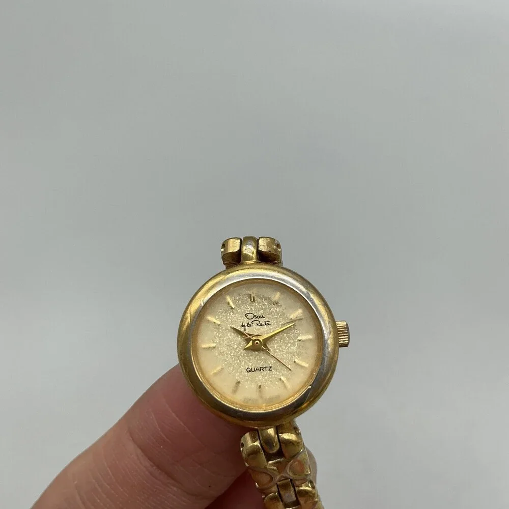 Vintage Oscar De La Renta Womens Watch 18mm Gold Tone Bracelet New Battery 7.75